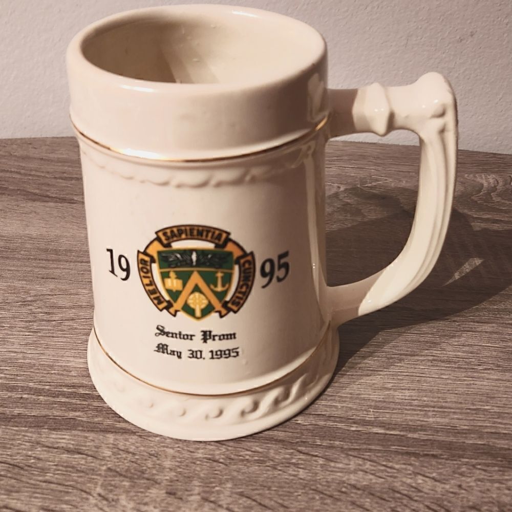 BEER MUG MELIOR SAPIENTIA CUNCTIS 1995 .SENIOR FROM MAY 30,1995.